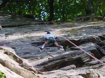 Jean-Louis en pleine action sur la paroi de Bidarray