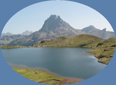 Pic du Midi d'Ossau et lac Gentau