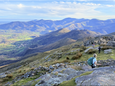 RB64-Le chaînon au-dessus de Zugarramurdi